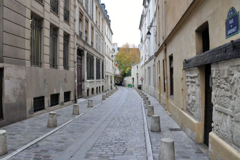 schmale Gasse in Paris