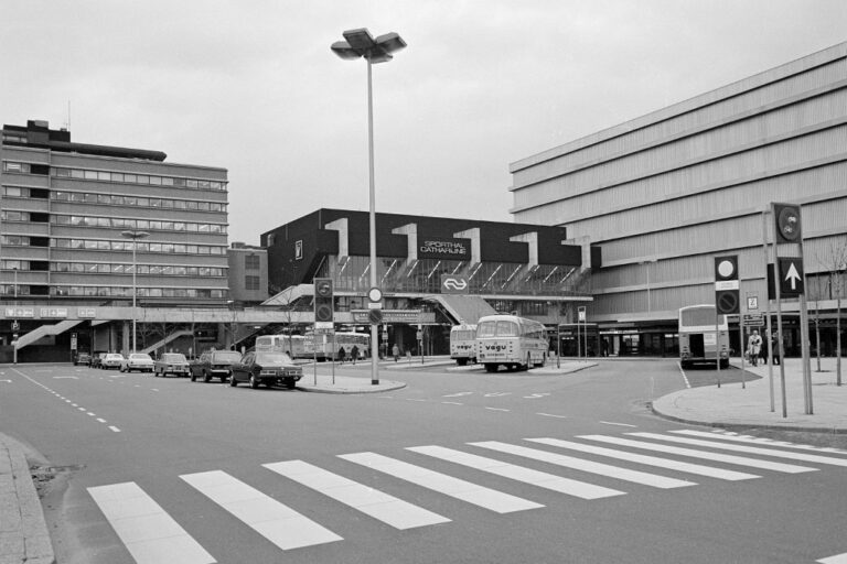 Platz, Zebrastreifen, Bahnhof von Utrecht