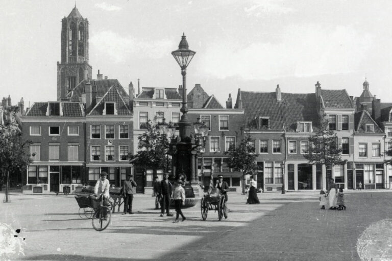 Platz in Utrecht, Laterne