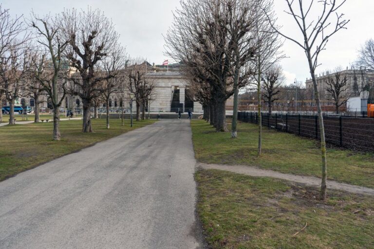 Allee, Zaun, Burgtor, Wien, Innere Stadt, Heldenplatz