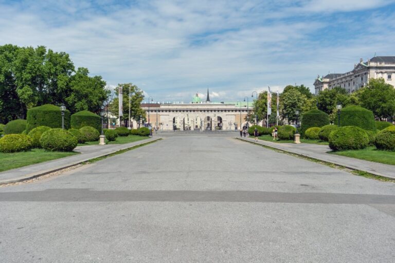 historischer Platz, Tor, Bäume, Hofburg, Ringstraße, Asphalt