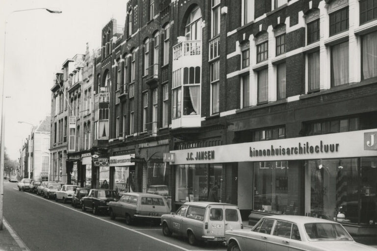 Den Haag, Häuser, parkende Autos