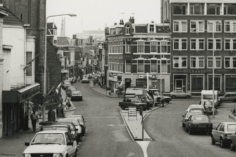 Straße in Den Haag, Autos