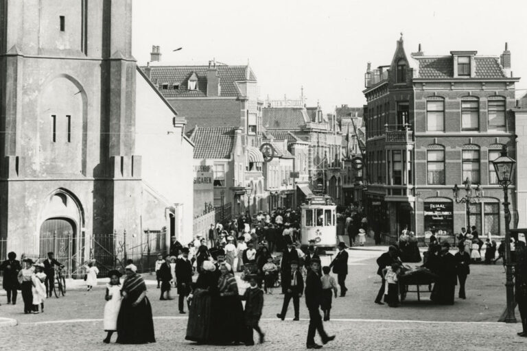 Leute, Straßenbahn, Den Haag