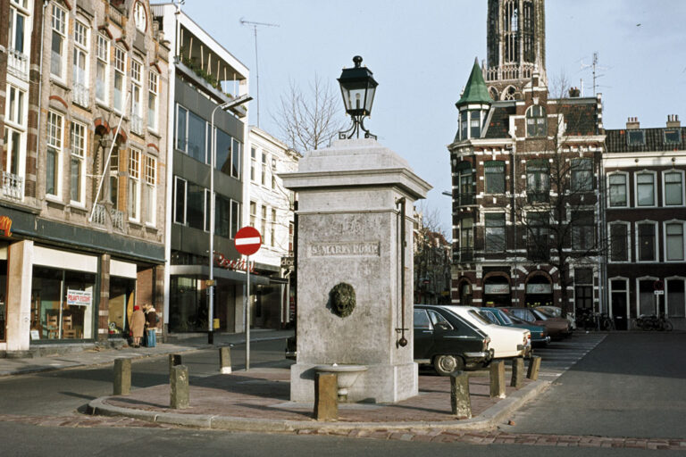 Denkmal auf einem Platz in Utrecht