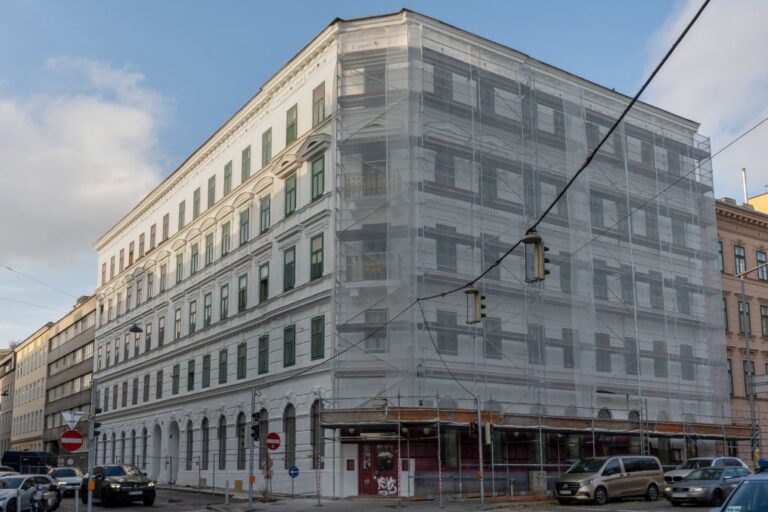 Fassade wird saniert, Gerüst