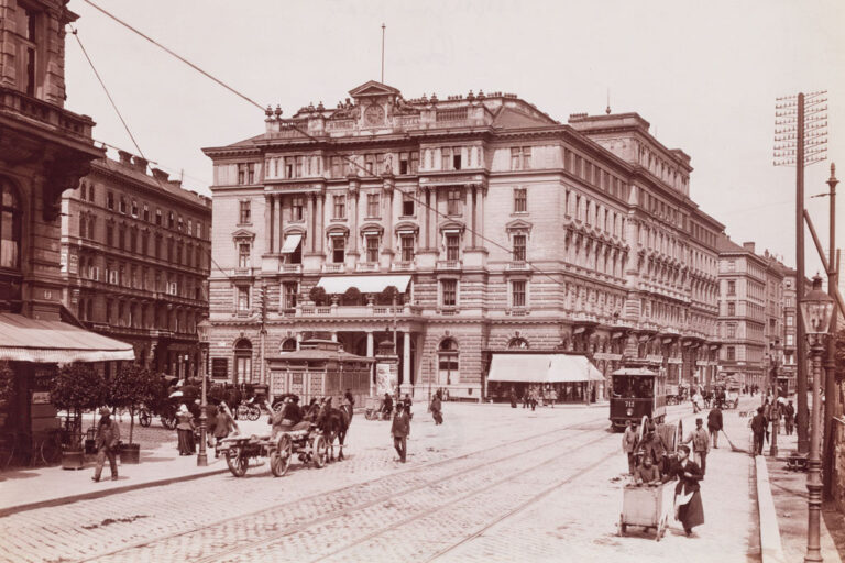 Franz-Josefs-Kai, Hotel