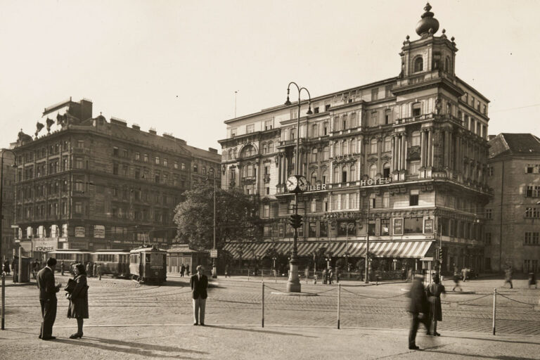 Franz-Josefs-Kai, Schwedenplatz, Häuser, Leute