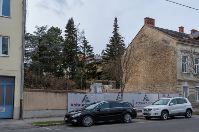 Baulücke, abgerissenes Haus