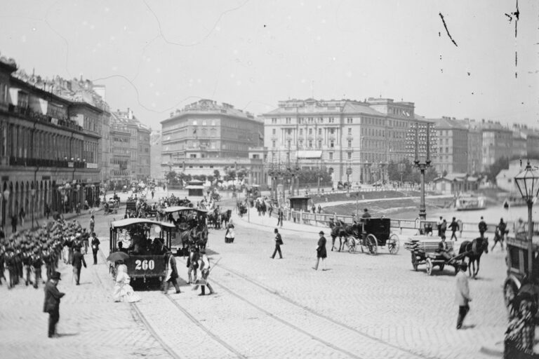 historische Aufnahme, Franz-Josefs-Kai, Straßenbahnen, Leute, Gebäude, Donaukanal, Laternen, Pferdewägen