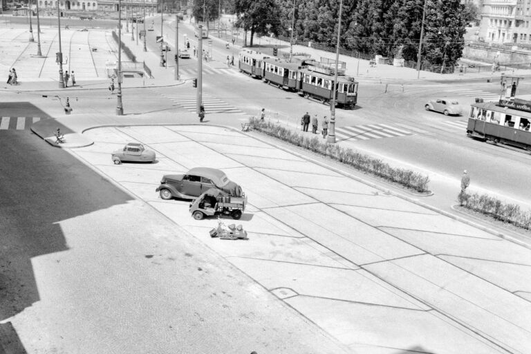 Parkplatz, Straßenbahnen, Franz Josefs Kai