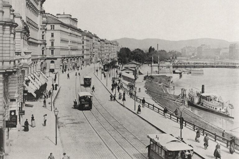 Straßenbahnen am Franz-Josefs-Kai, historisches Foto