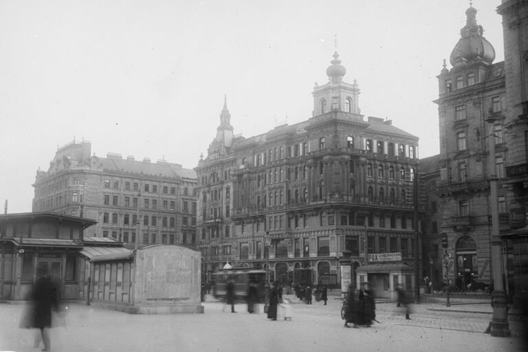 historische Aufnahme einer Straße in Wien