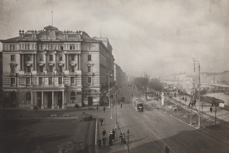 Franz-Josefs-Kai, Gebäude im Stil des Historismus