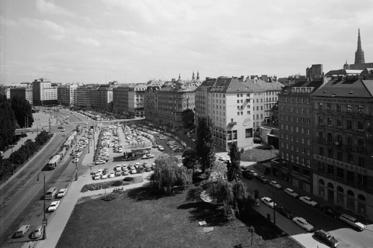 Platz und Parkplatz in Wien, Blick über den 1. Bezirk