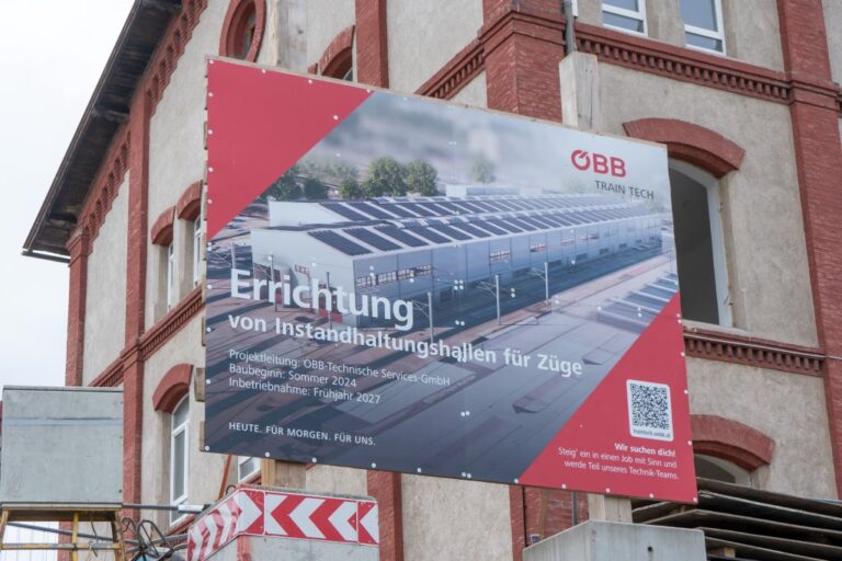 Plakat der ÖBB, "Errichtung von Instandhaltungshallen für Züge"