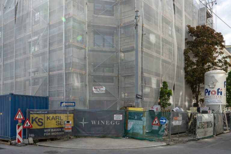 neues Gebäude in der Hugogasse wird gebaut, Baustelle, Gerüst