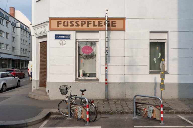 Geschäftslokal in einem Altbau, Ranftlgasse, Fußpflege