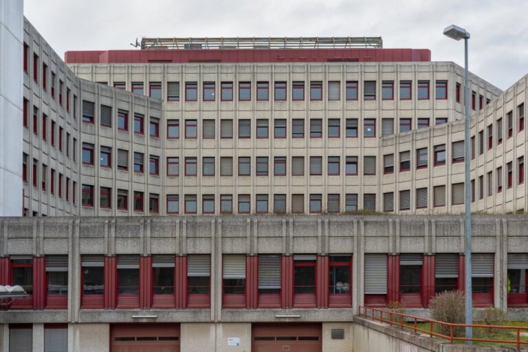 Gebäude mit Waschbetonfassade in der Kempelengasse