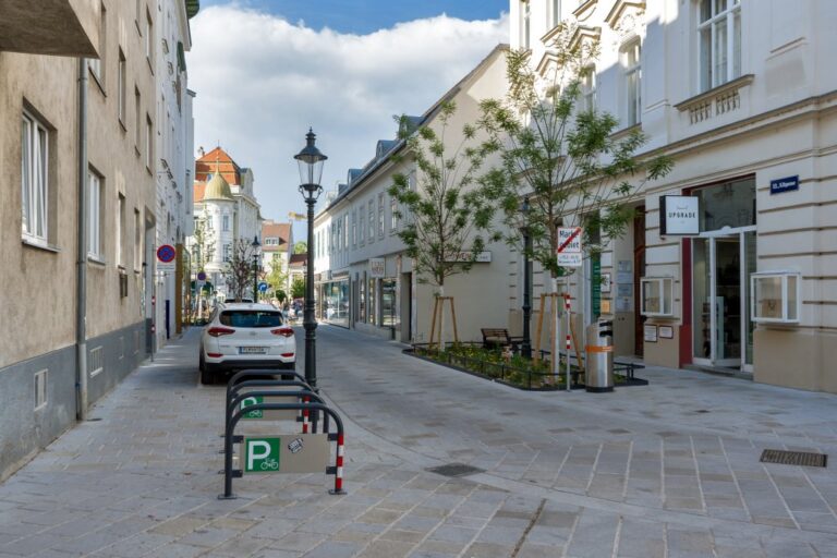 neu gestaltete Gasse in Wien
