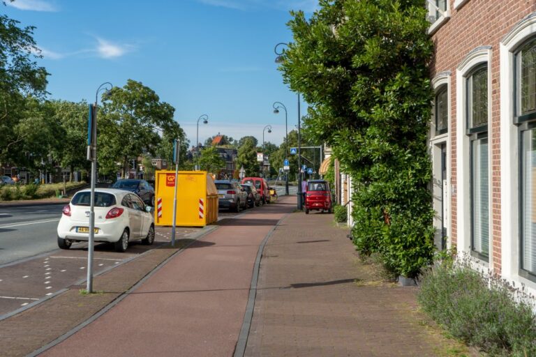 Gehsteig, Radweg und Fahrbahn in Haarlem